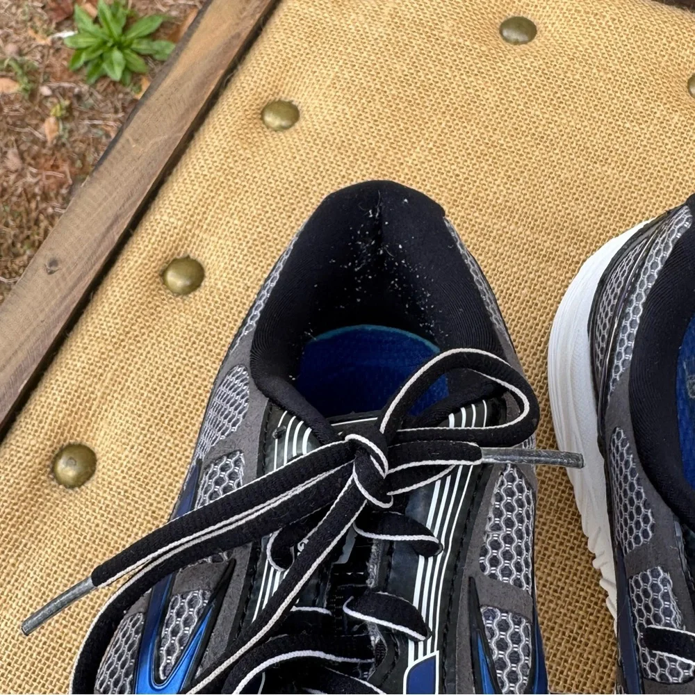 Brooks Dyad 8 Running Black and Blue Athletic Shoes Size 11
